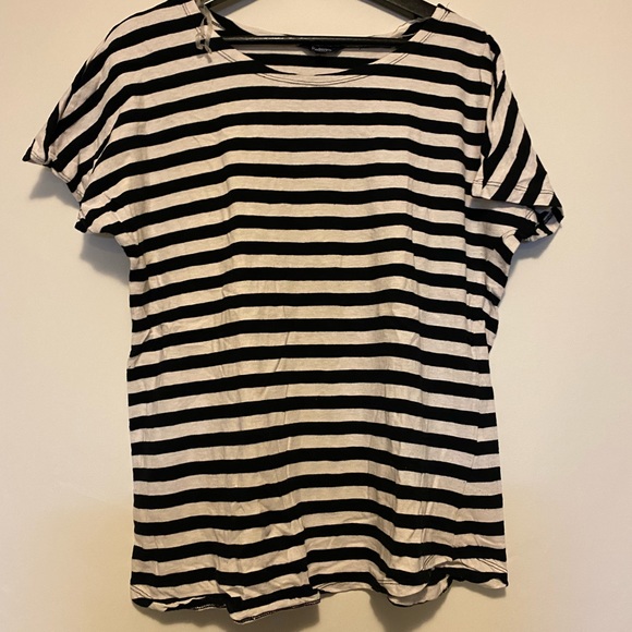 🖤🤍🖤 Reitmans size medium black and white striped top - Picture 3 of 4